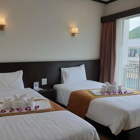 Swan Lake Hotel Sattahip Exterior photo