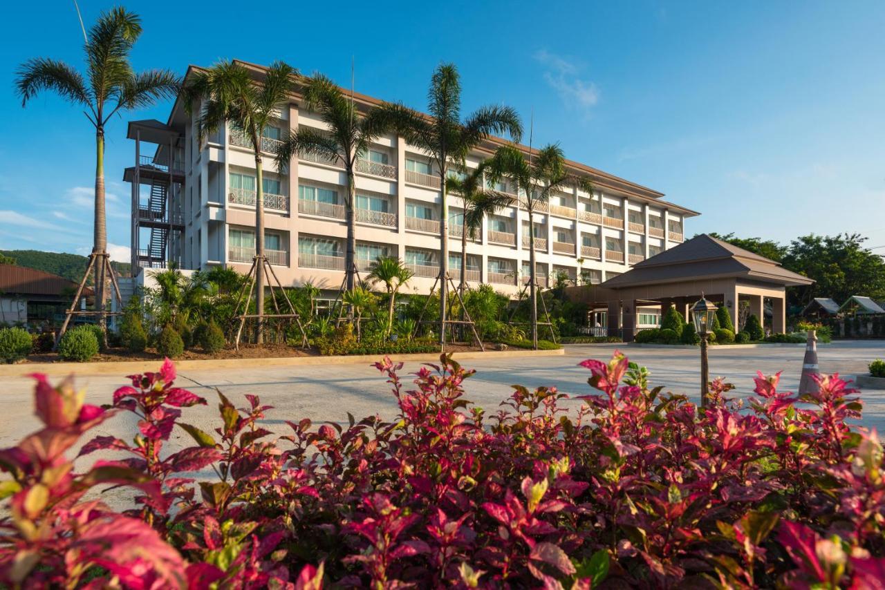 Swan Lake Hotel Sattahip Exterior photo