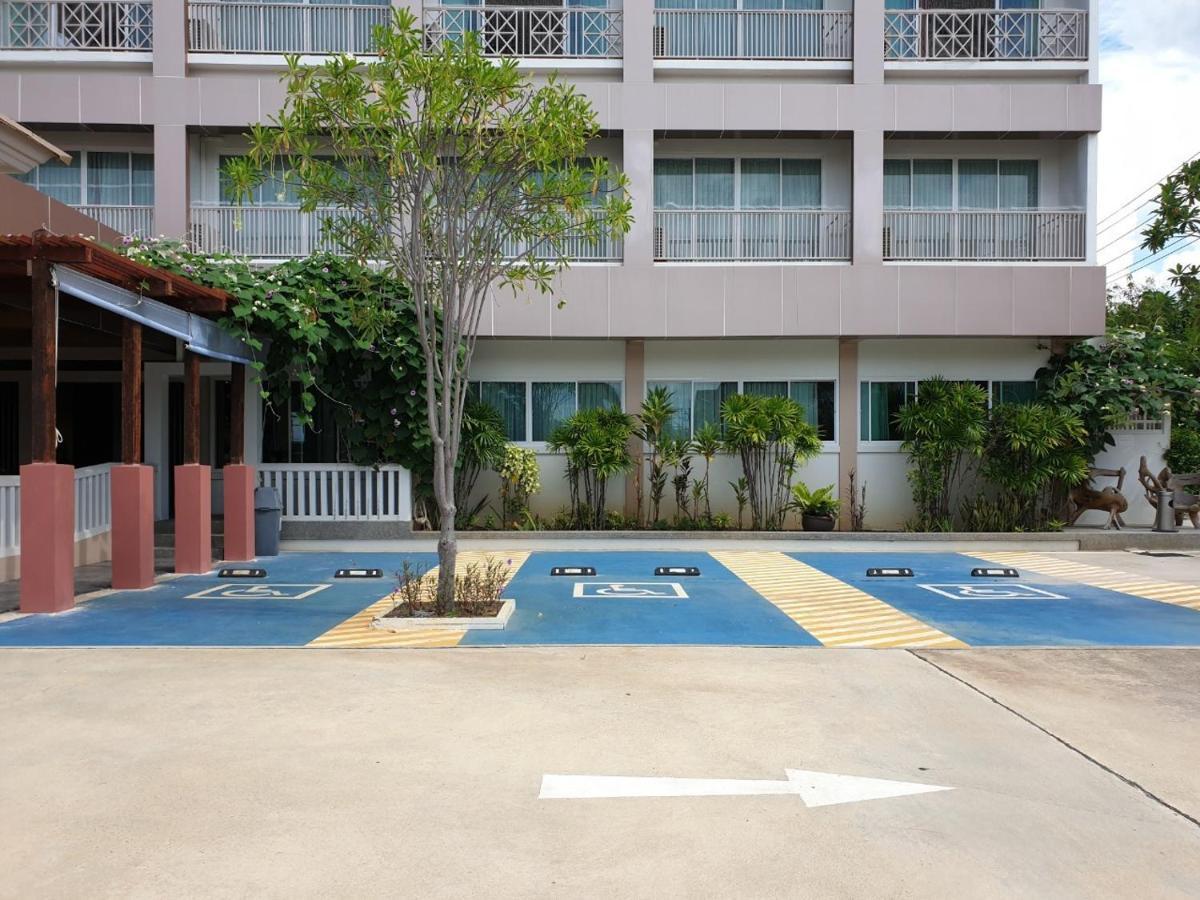 Swan Lake Hotel Sattahip Exterior photo