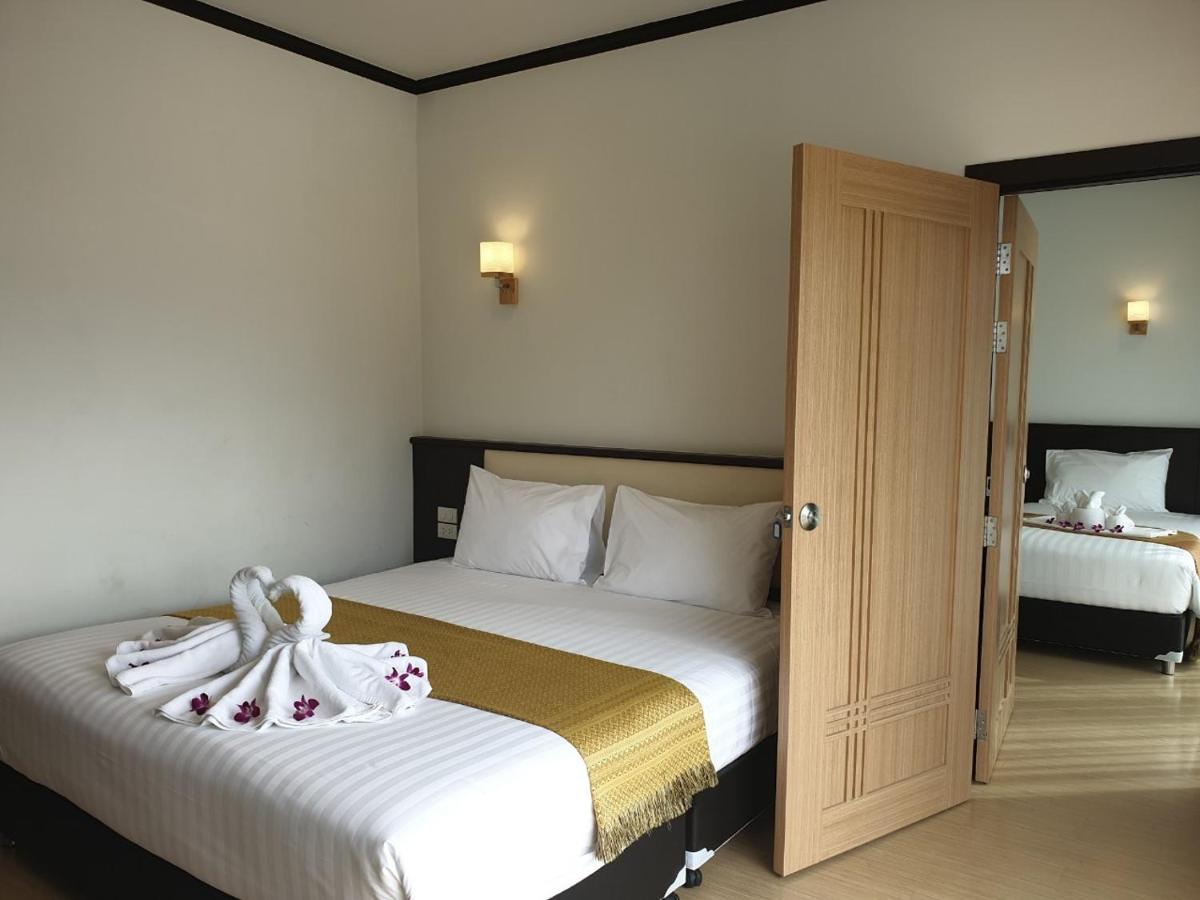 Swan Lake Hotel Sattahip Exterior photo