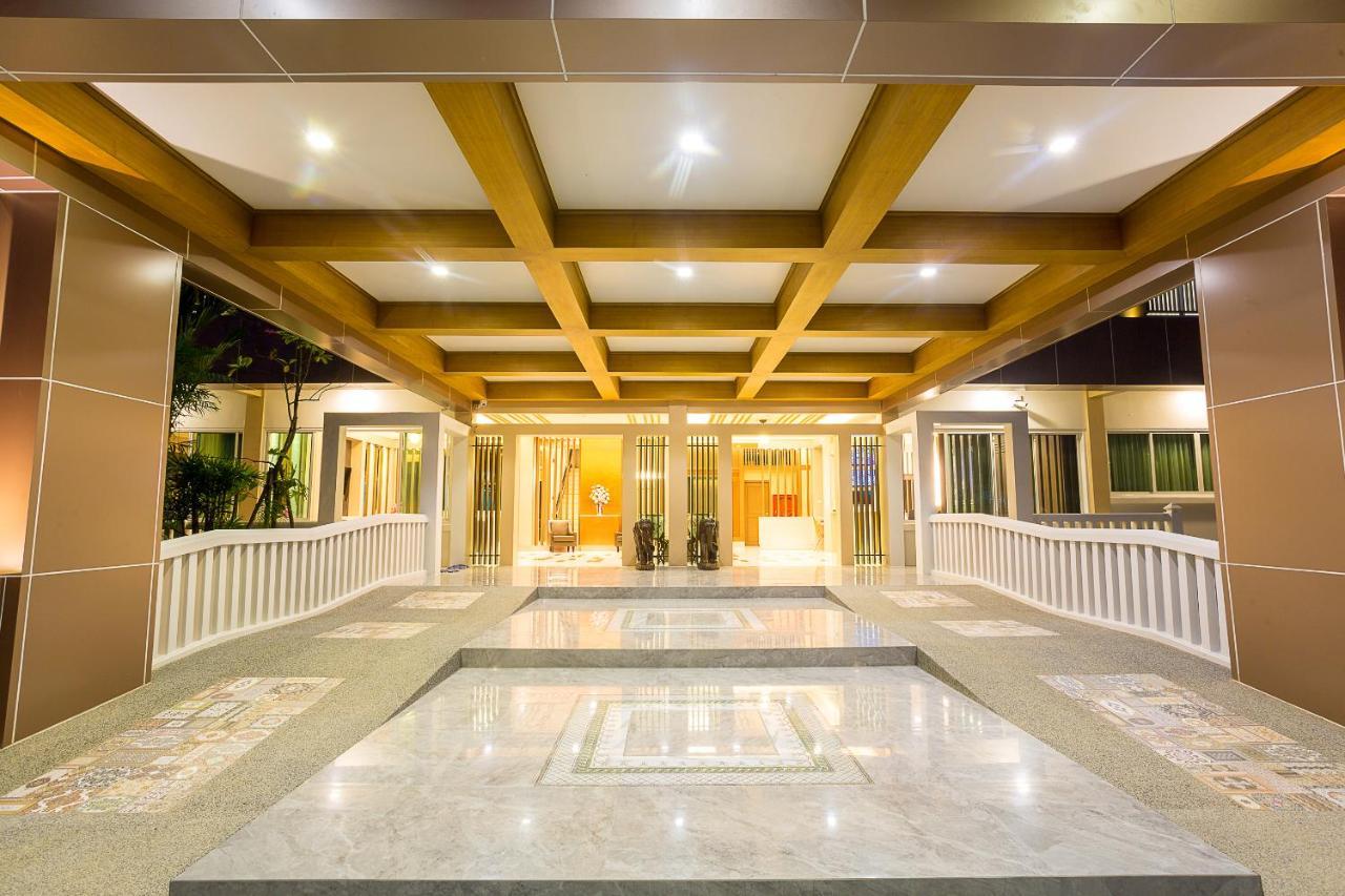 Swan Lake Hotel Sattahip Exterior photo