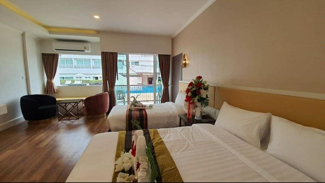Swan Lake Hotel Sattahip Exterior photo