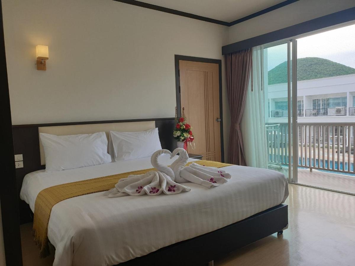 Swan Lake Hotel Sattahip Exterior photo