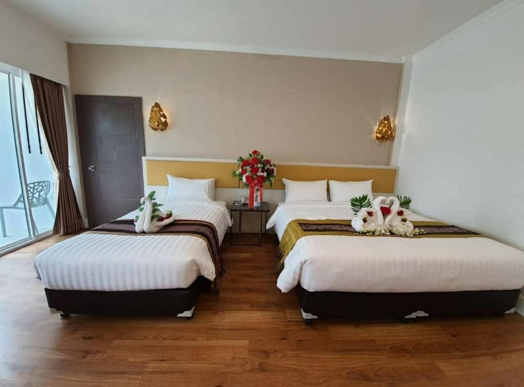 Swan Lake Hotel Sattahip Exterior photo