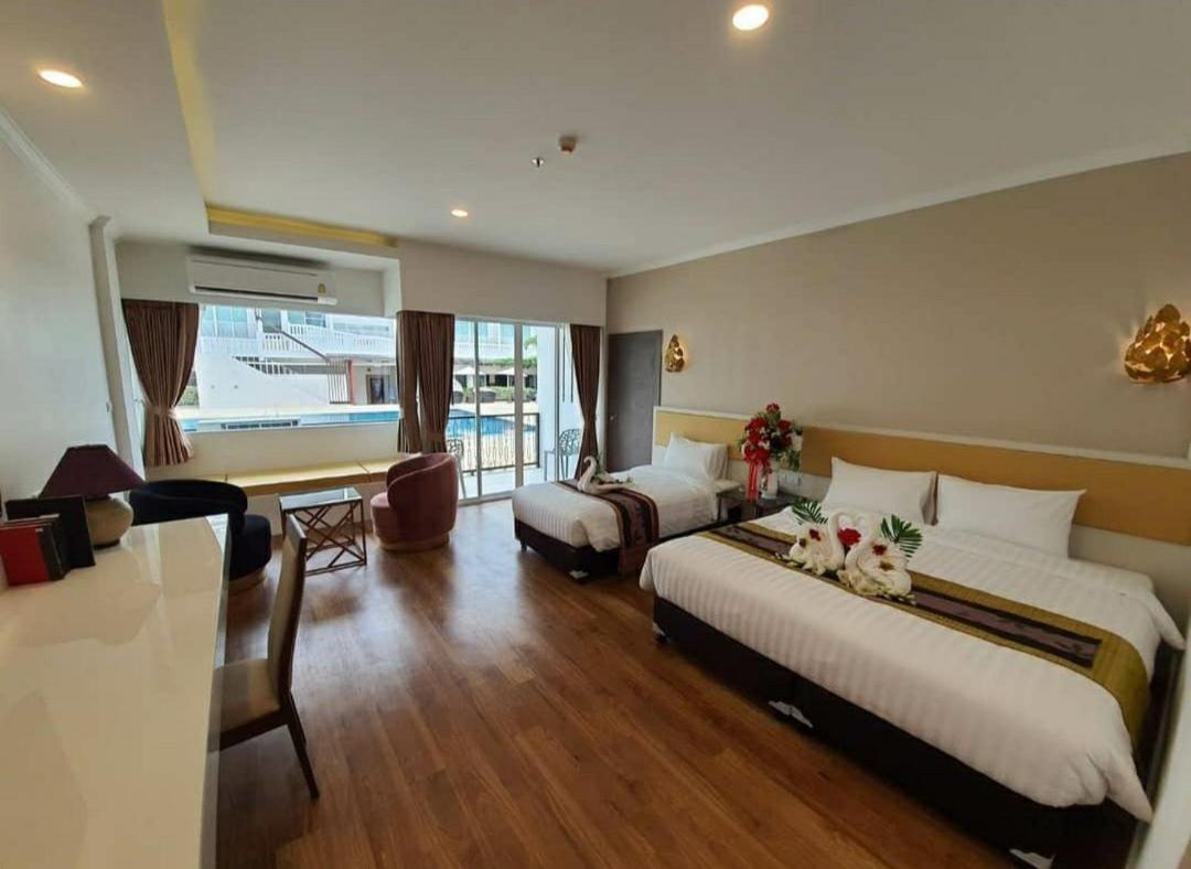 Swan Lake Hotel Sattahip Exterior photo