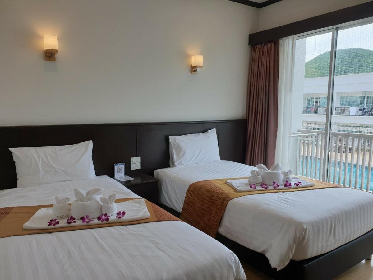 Swan Lake Hotel Sattahip Exterior photo